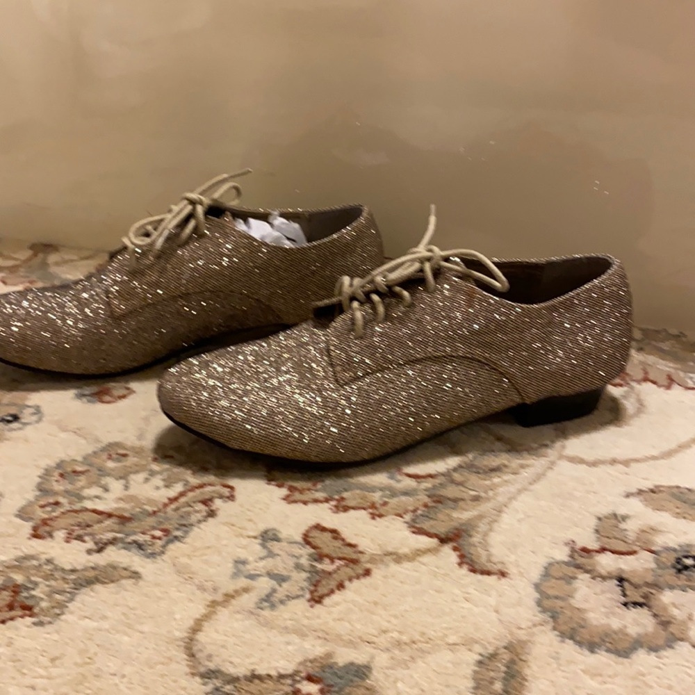 Shoes size 8